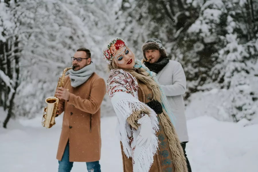 Zza kulis! Grupa disco polo Weź nie Pytaj postawiła na mocne trunki i śnieżny klimat! Ta premiera podbije rynek muzyczny?! 